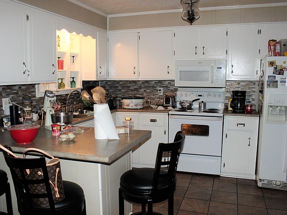 3rd image of 77 Westhill Dr