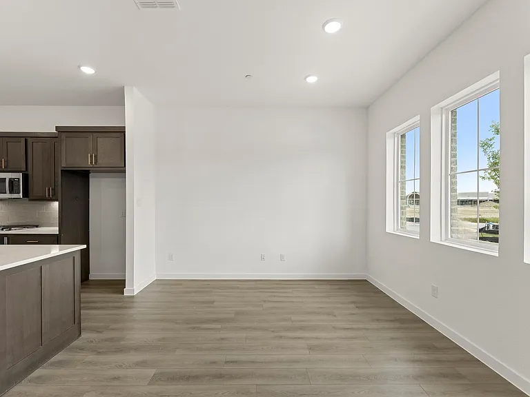 835 Pedernales Dr — Photo 9