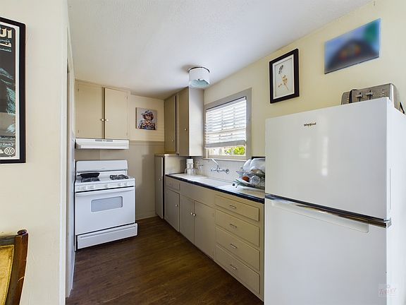 3rd image of 203 1/2 E 34th St Unit B