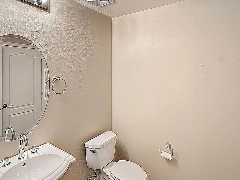 16 W Encanto Blvd #2 — Photo 11