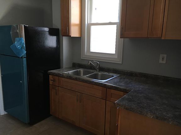 2nd image of 121 Washington Ave APT 1