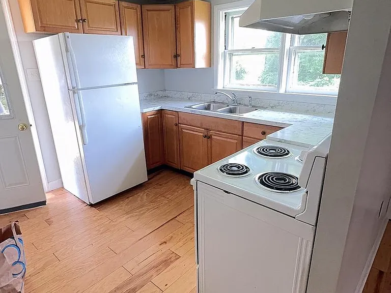 8 W State St #B — Photo 2
