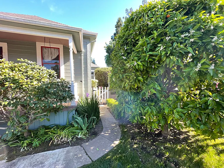 1625 B St — Photo 31