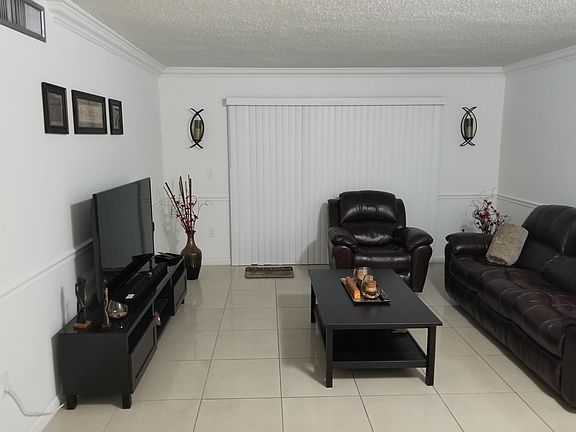 4th image of 403 NW 72nd Ave APT 115