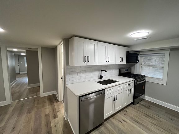 3rd image of 4050 N Richmond St #B