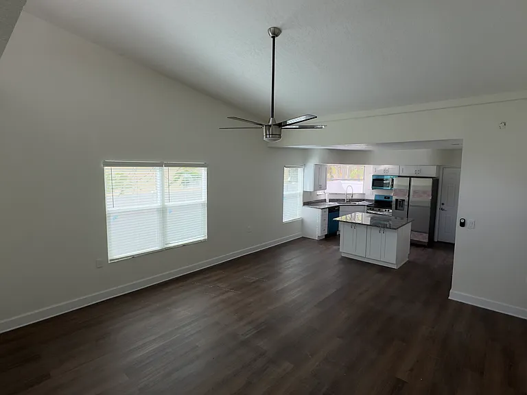 2223 W Harbor Dr S — Photo 3