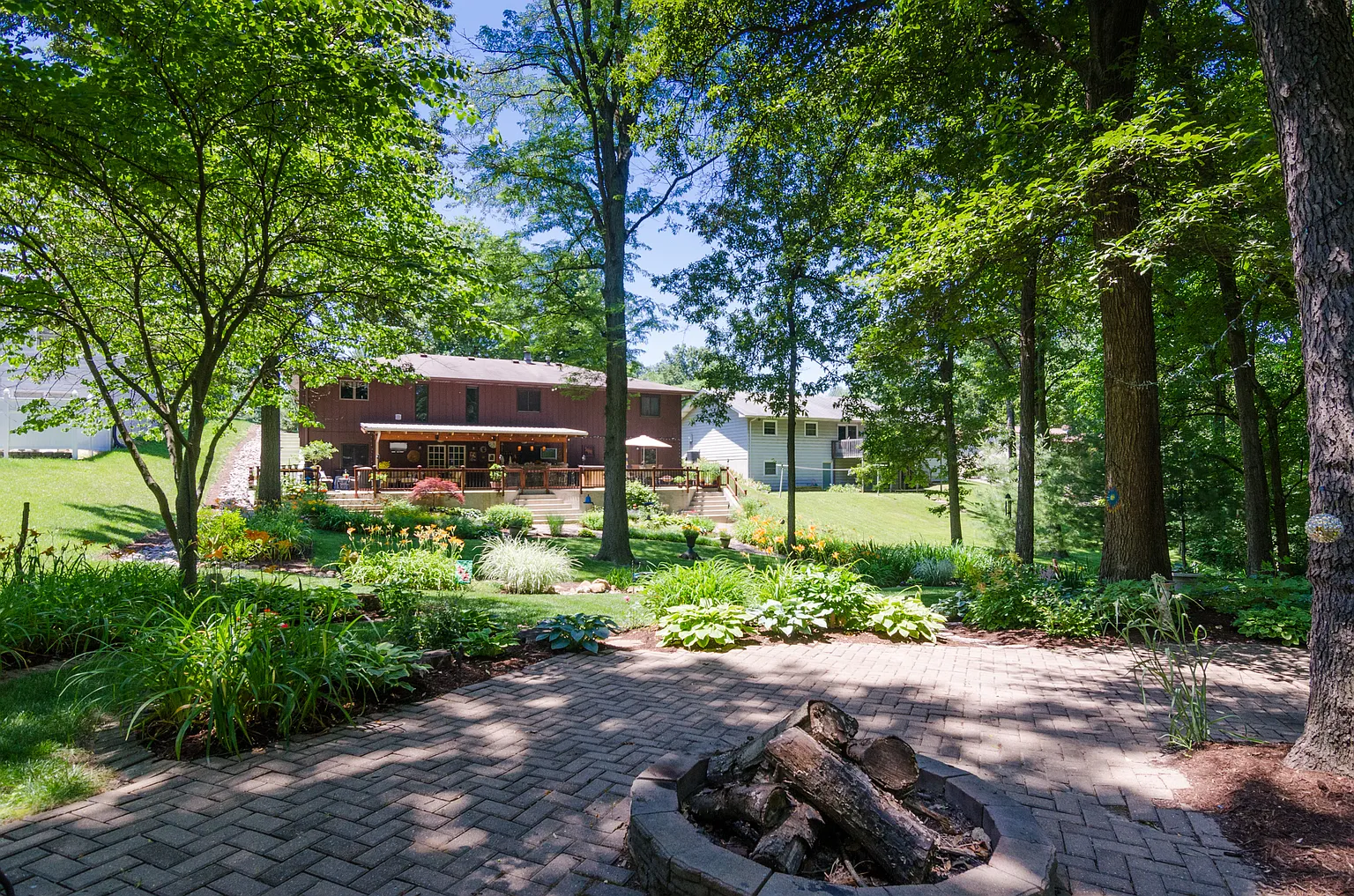 209 Whispering Oaks Dr photo 1
