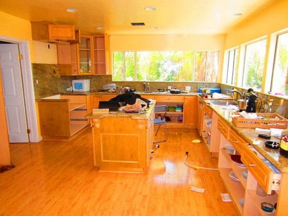 4th image of 1480 Millar Dr