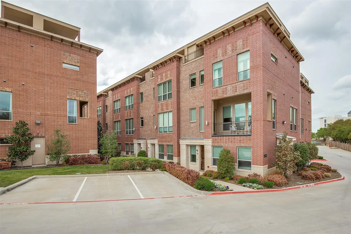 Building Photo - 101 Decker Ct #501