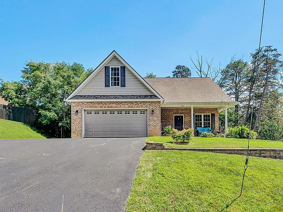3rd image of 1062 N Mill Rd