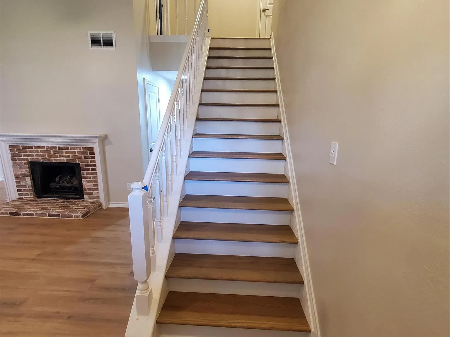 3 bed, 2.5 bath, 1612 sqft, $2,200 — Photo 2