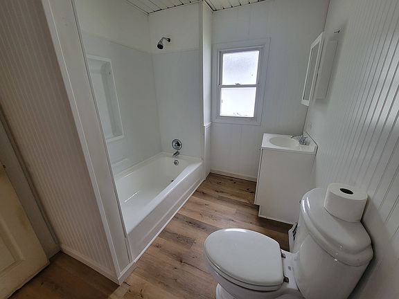 3rd image of 1410 Porter St