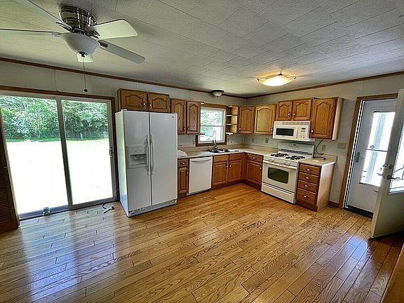 3rd image of 28436 Seneca Trl