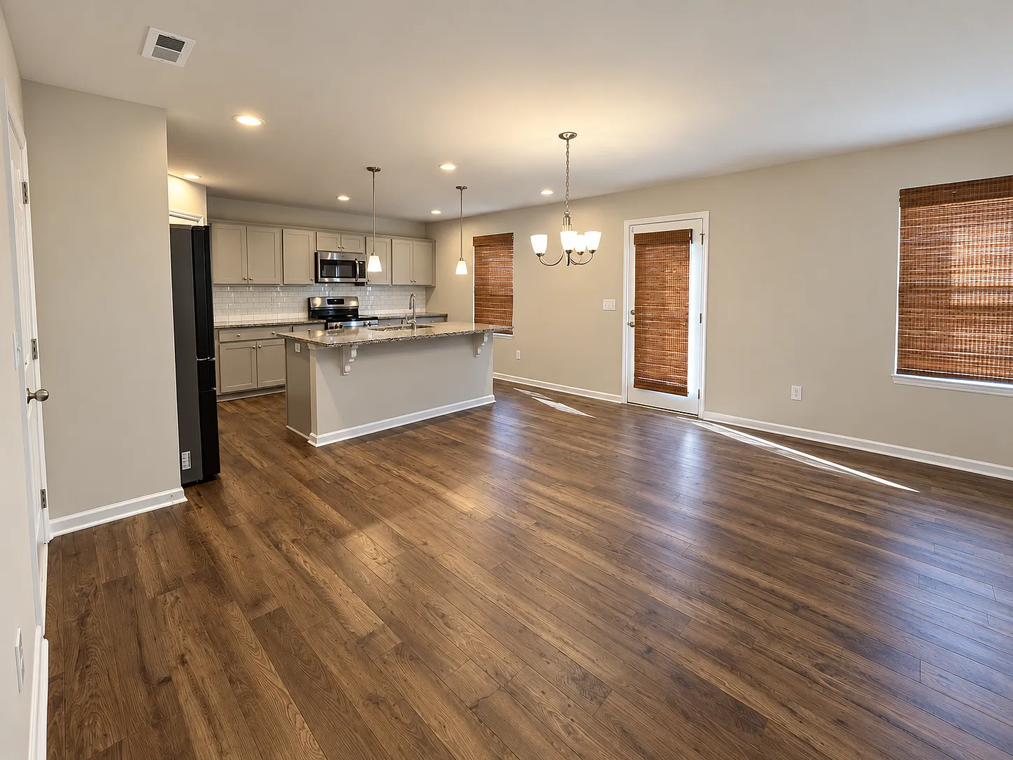 4 bed, 3.0 bath, 2143 sqft, $2,195 — Photo 3