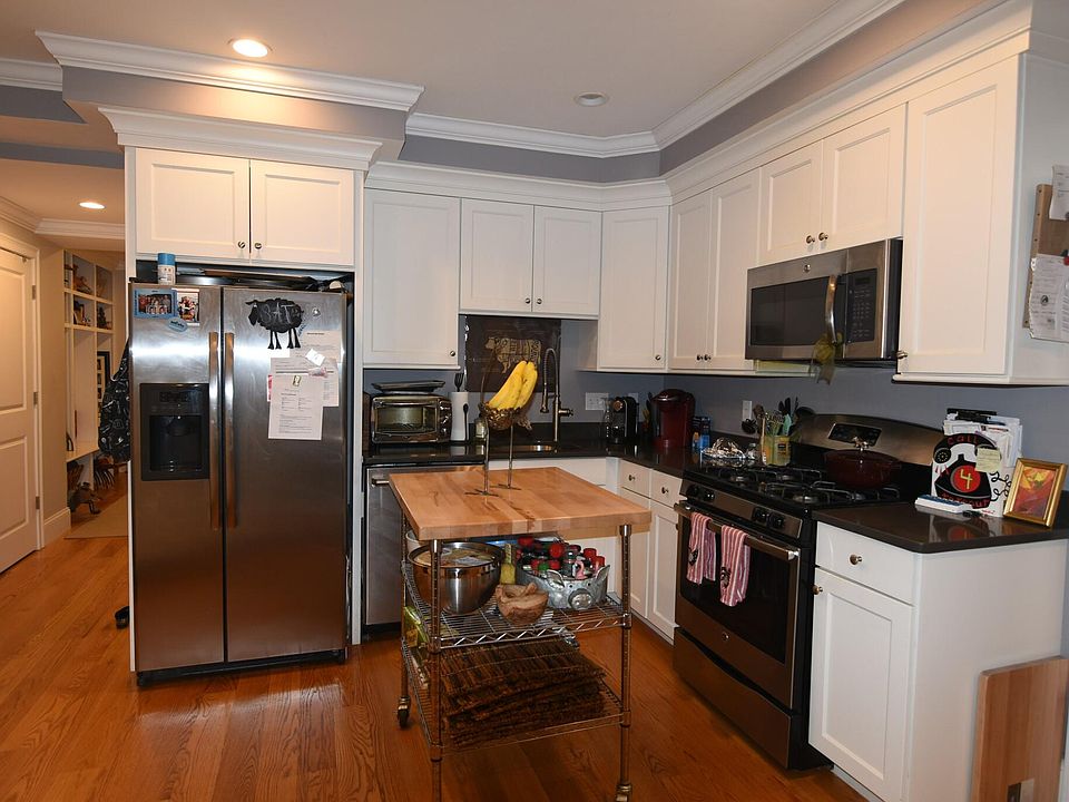 1st image of 3 Greenway Ct #7