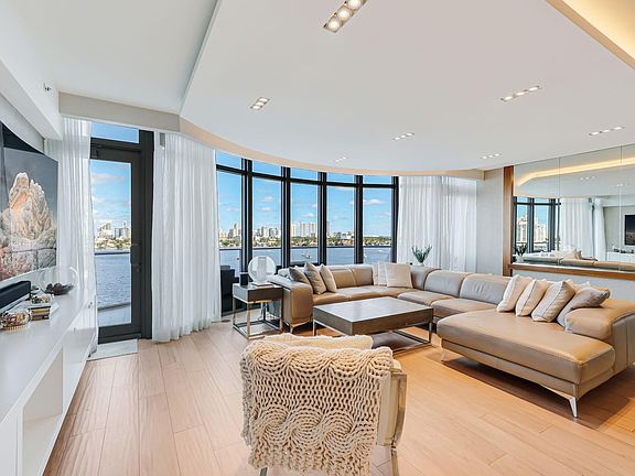 2nd image of 17301 Biscayne Boulevard #1011