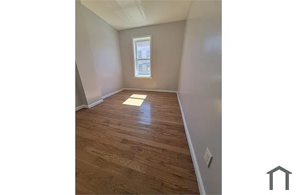 Building Photo - 224 3rd St #4