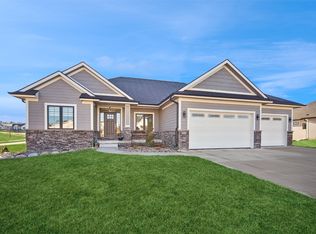 25018 Eagle Vista Dr, Adel, IA 50003