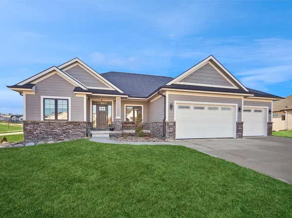 25018 Eagle Vista Dr, Adel, IA 50003