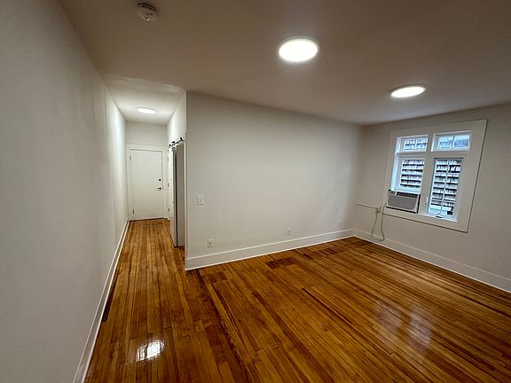 4th image of 219 Hanover St #8