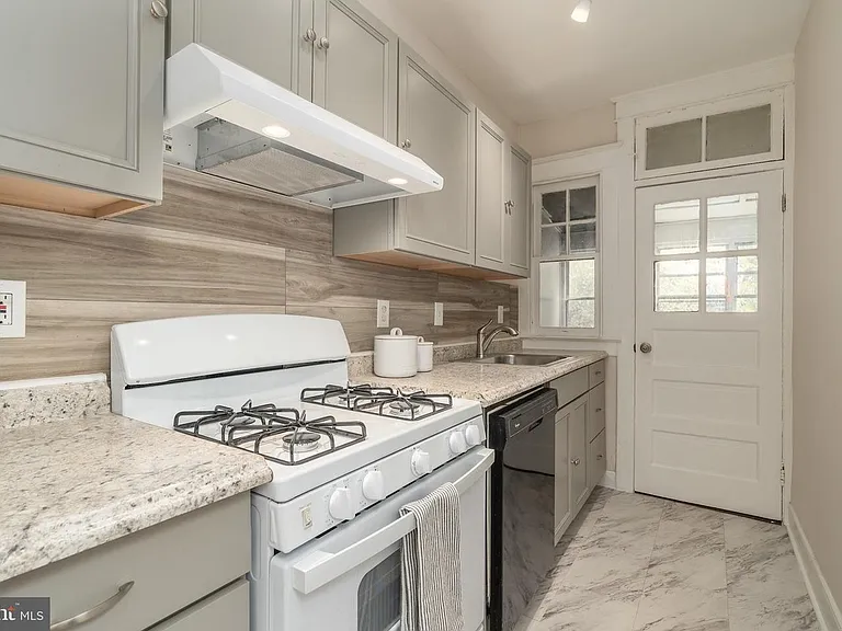 4317 River Rd NW #3 — Photo 8