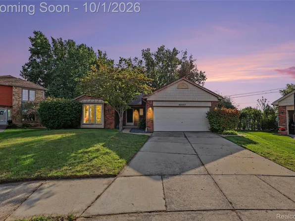 46607 Foxtail Ct, Macomb, MI 48044