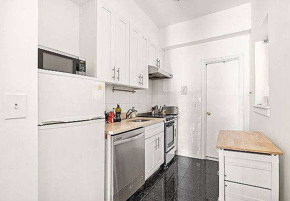 4th image of 137 E 30th St APT 3A
