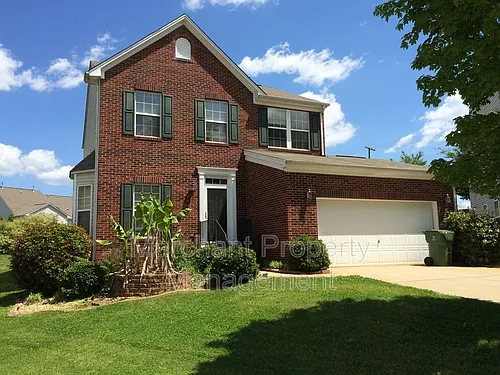 305 Londonderry Ct Photo 1