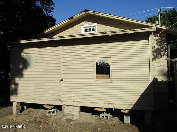 4th image of 410 S Center St