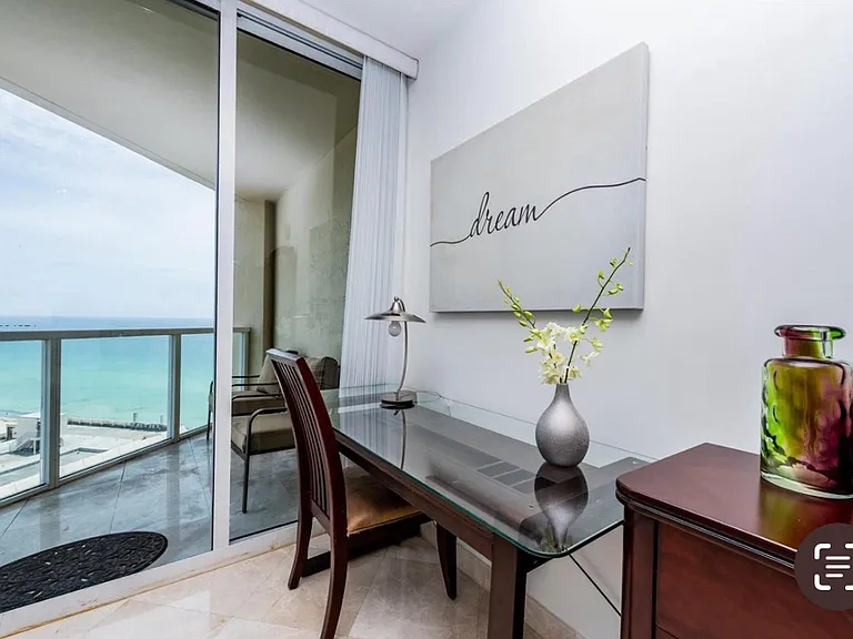 Collins Ave — Photo 12