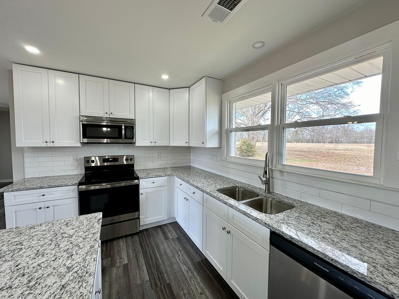 1033 S Frontage Rd, Fountain Inn, SC 29644 Zillow