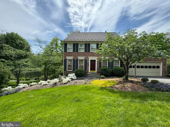 8414 Lake Crest Ter, Fairfax Station, VA 22039