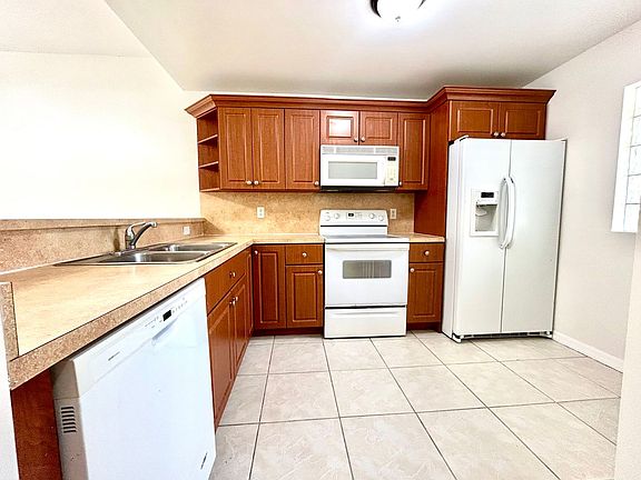 5th image of 4606 SE 5th Ave APT 1