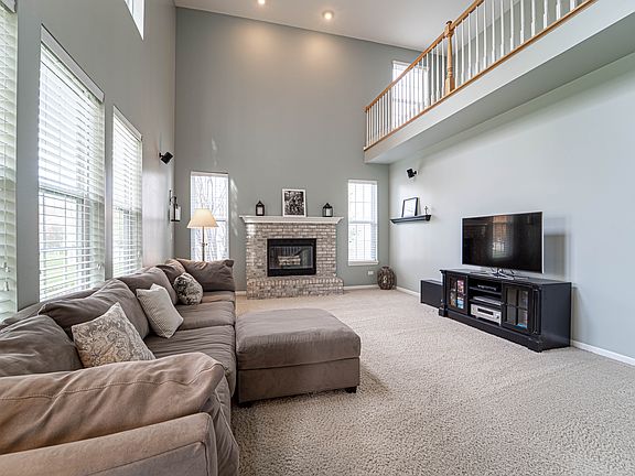 2nd image of 1909 Crestview Dr
