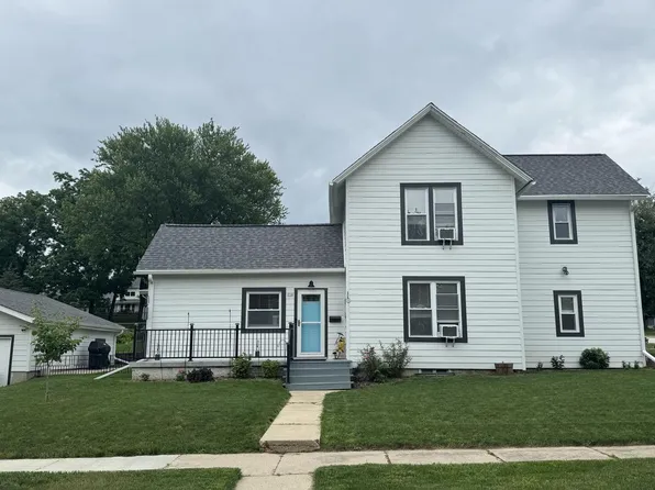 739 Elizabeth STREET, Oconomowoc, WI 53066