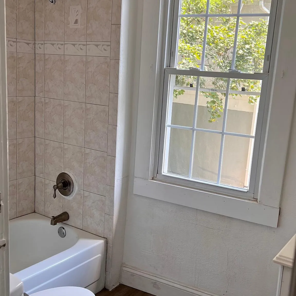 8 Broadway Cir — Photo 3