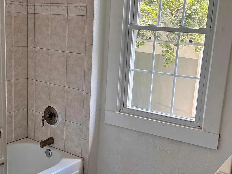 8 Broadway Cir #B — Photo 3