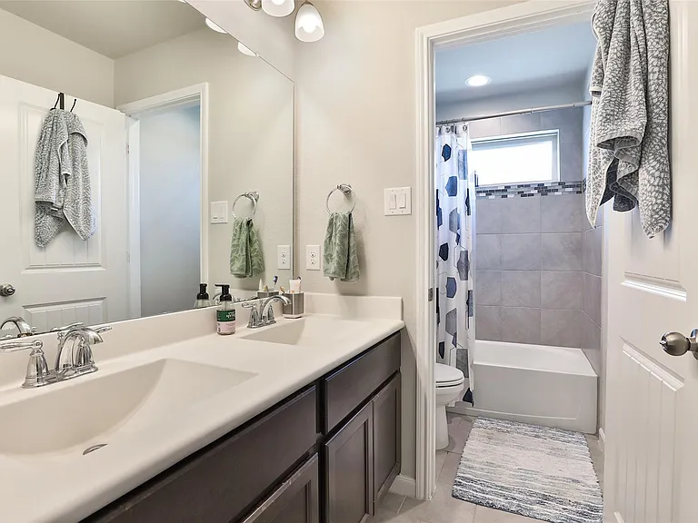 2810 Bluesage Bluff Dr — Photo 29