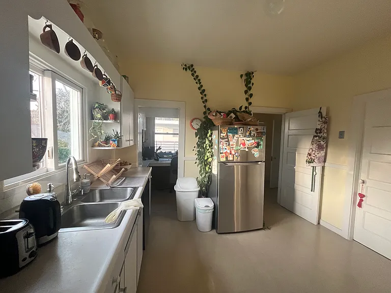 1815 Derby St #D — Photo 3