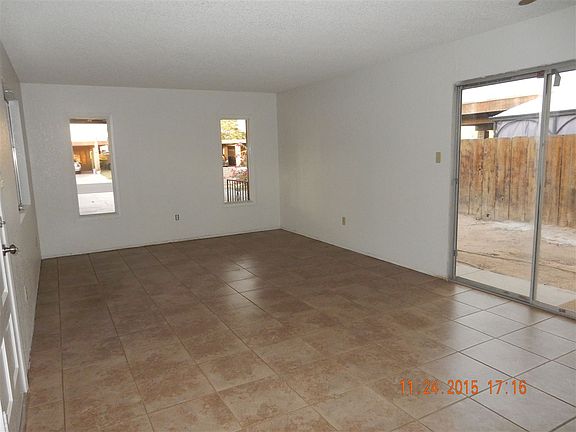 3rd image of 805 E 24th Pl