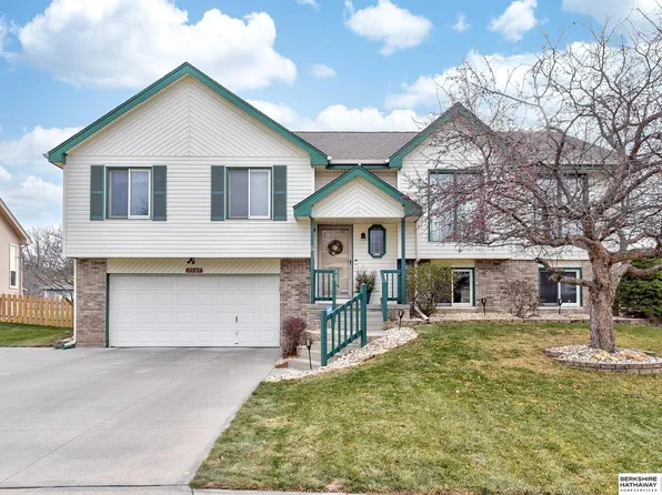 7527 Ernst St, Omaha, NE 68122