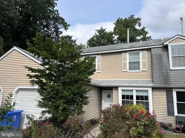 35 River Bank Dr, Roebling, NJ 08554