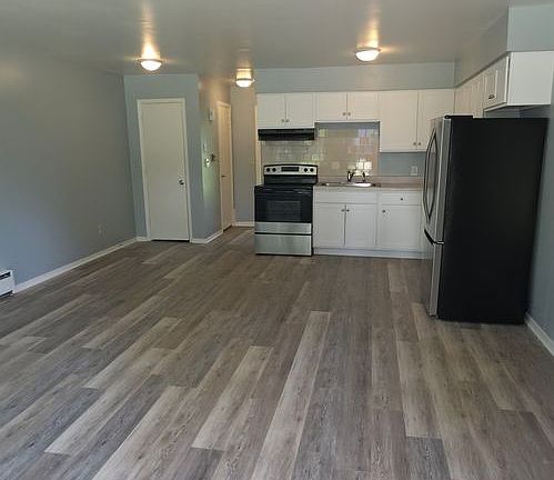 3rd image of 305 E John St #1