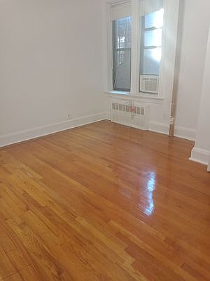 4th image of 530 2nd St APT B4