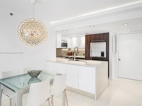 3rd image of 2642 Collins Ave APT 508