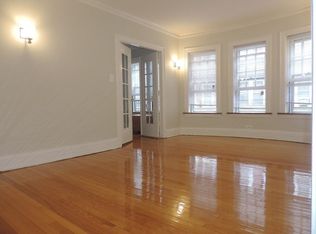 512 5th St #2R, Wilmette, IL 60091