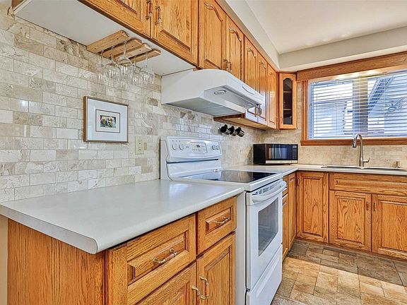 5th image of 166 Lynnbrook Dr