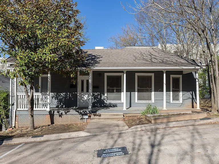 349 N Rollston Ave — Photo 1