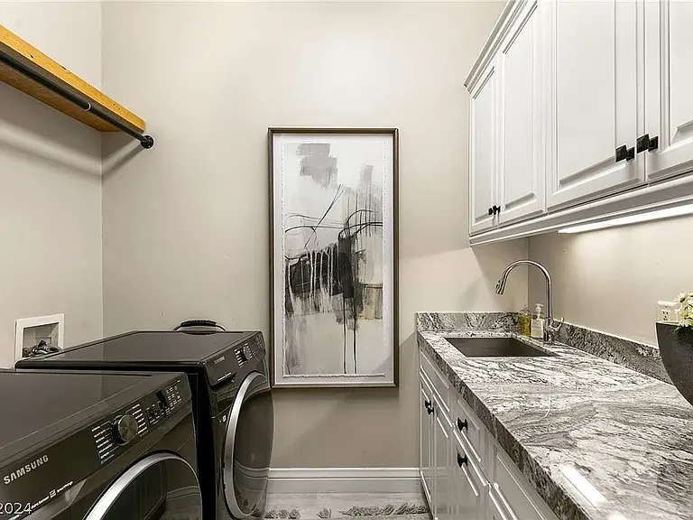 18 Castle Oaks Ct — Photo 55