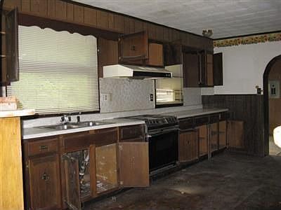 5th image of 111 Paige Ave